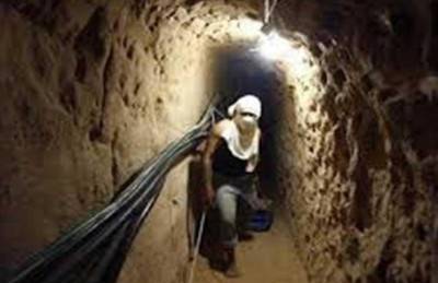 فقدان تسعة عمال فلسطينيين في انهيار نفق على حدود غزة
