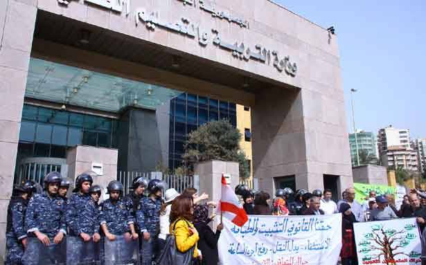 في عيد المعلّم... إعتصام للمُتعاقدين «رفضاً للظلم»... ومواقف طالبت بإقرار السلسلة