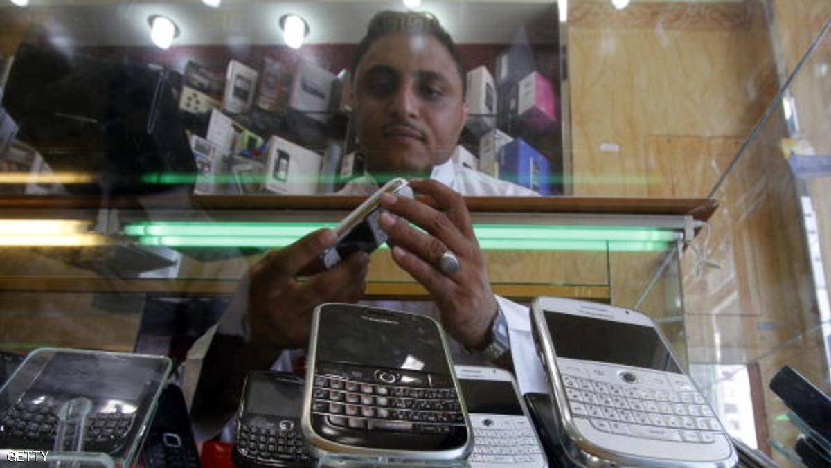 السعودية تحظر على الأجانب بيع الهواتف المحمولة