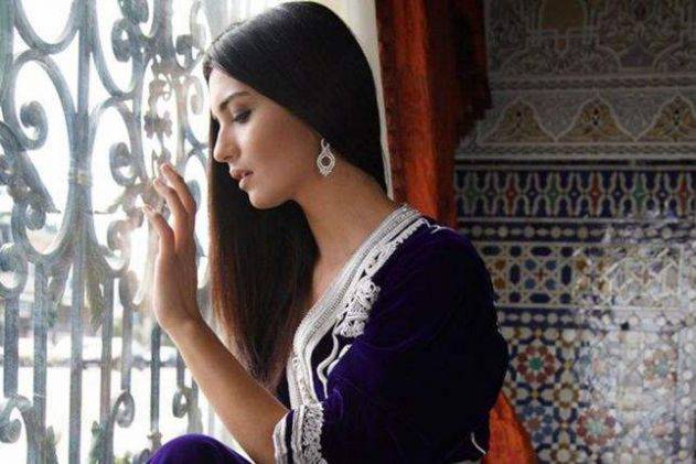 بالصور:التركية الشهيرة بـ"لميس"تصدم الجميع وتتعرّى على غلاف مجلة!