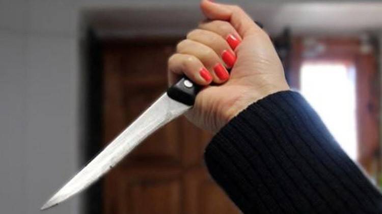 احذر الطعن بالسكين... إن لم تهدِ المرأة الزهور في يومها العالمي!!!