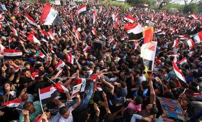 عشرات الآلاف من أتباع الصدر يتظاهرون في ساحة التحرير وسط بغداد