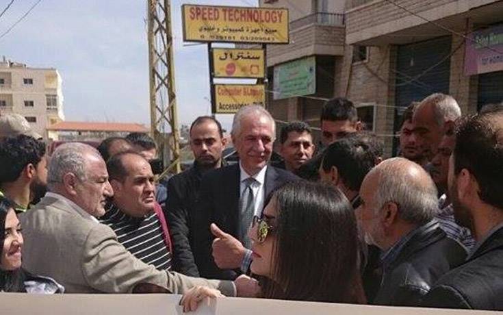 ماذا حصل بين وزير الأشغال وناشطون على طريق بدنايل؟