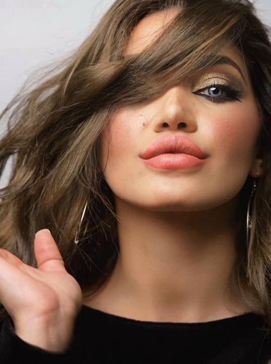 بالصور: تعرّفوا على الحسناء العراقية “ملكة جمال بريطانيا”