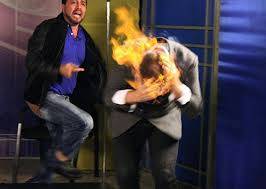 بالفيديو ساحر اميركي يحرق نفسه اثناء العرض !!!!!