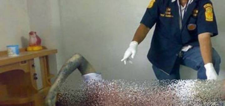 بالصورة فتاه نامت وسماعة الهاتف في أذنها ... كارثة ما حصل لها!