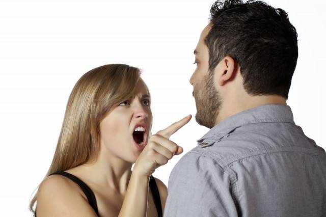 اكتشفوا السبب الحقيقي لـ"نقّ" النساء