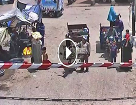 بالفيديو قطار يدهس حمار وصاحبه ينجو بأعجوبة...