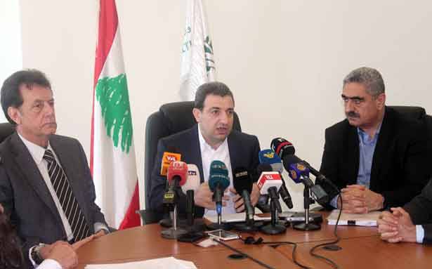 عرض ونقابة المستشفيات خطة مُعالجة النفايات الطبيّة
أبو فاعور : لا خوف منها فهي تعالج بالطرق
العلميّة تحت رقابة الوزارة التي لا تتهاون