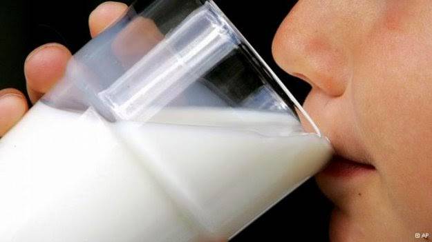 13 تأثيرمذهل لكوب اللبن قبل النوم على صحتك.تعرف عليهم فورا..