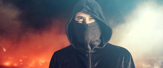 بين "داعش" وخلع الحجاب.. كيف حدد القمع مصير فتاتين "إسلاميتين"؟