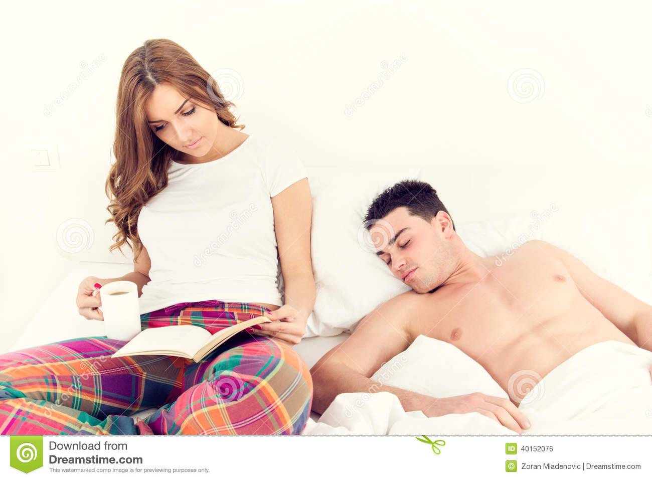 لماذا يخلد الرجال للنوم بعد العلاقة الزوجية