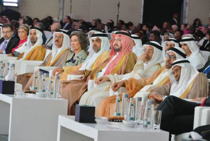 ملكة اسبانيا تُحرج الأمير عبد العزيز بن طلال بسؤال.. فكيف ردّ عليها؟