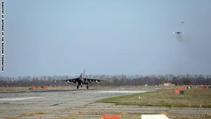 بالفيديو: لحظة إقلاع مقاتلات "SU-24" الروسية من سوريا عائدة إلى روسيا