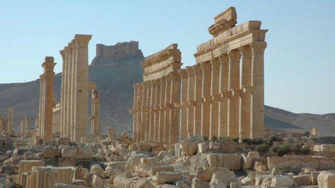 غارات روسية على تنظيم الدولة الإسلامية بمدينة تدمر السورية