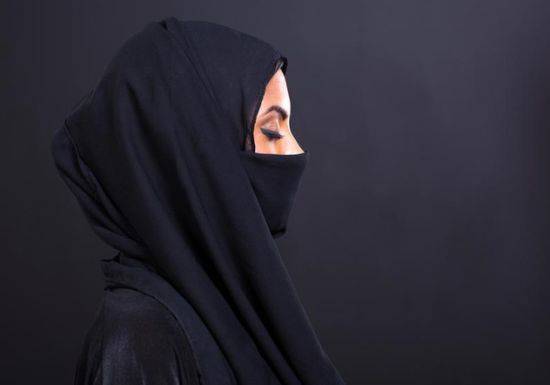 سعودية نشرت فيديو خيانة زوجها لها تثير الجدل على تويتر