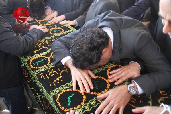 بالصور: راغب علامة يودع والده الى مثواه الاخير..