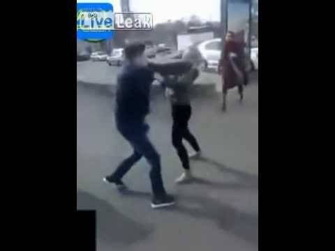 بالفيديو حاول لمسها لكنها طلعت"اخت الرجال"