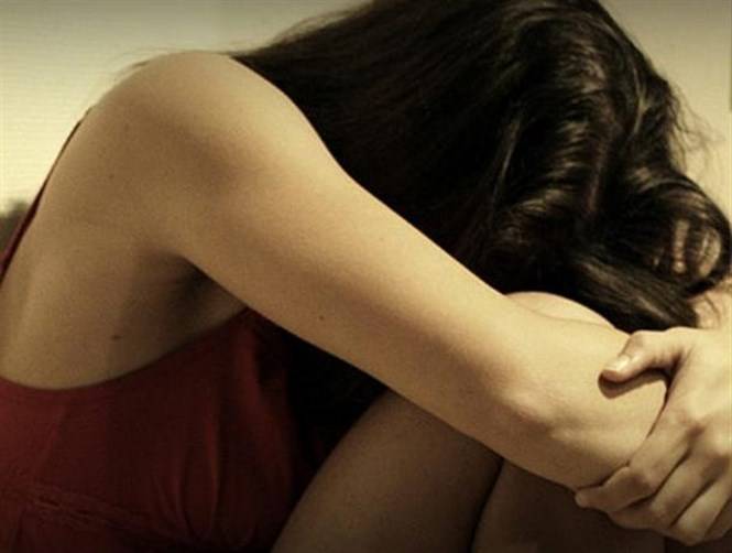 إنتحل صفة “صديق”.. وابتزّ إبنته جنسياً!
