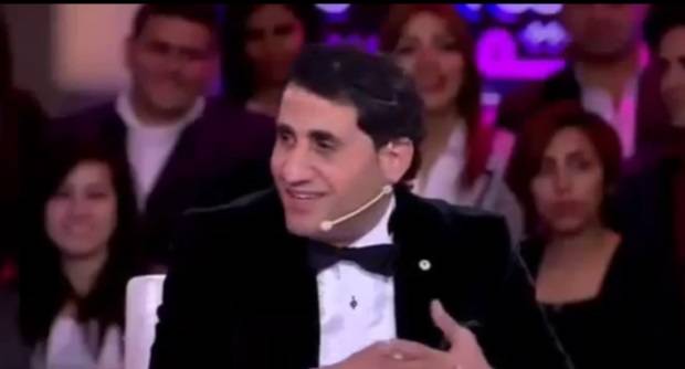 بالفيديو- مذيعة لأحمد شيبة: "أنت كنت سمكري؟".. شاهد رد فعله!