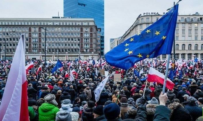 بولندا تحتج لدى أوكرانيا بسبب تدنيس تمثال البابا يوحنا بولس الثاني