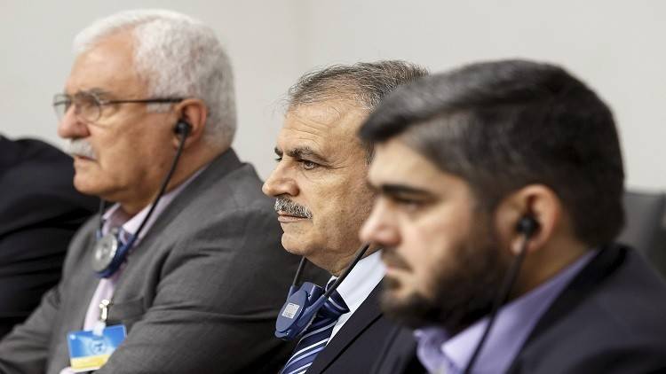 وفد المعارضة السورية في مفاوضات جنيف يطلب إطلاق سراح المعتقلين