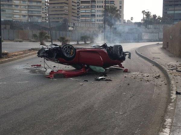 بالفيديو..  تحطم الـ"بورش"مسرعة في منطقة الرملة البيضاء في بيروت