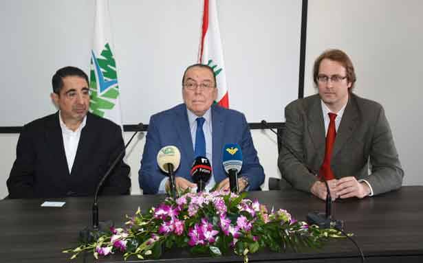 المزايدات واللاءات منعت حلّ مُشكلة النفايات وليس الحكومة
الحاج حسن والمشنوق أعلنا خطة للقطاع الصناعي :
لمعالجة كاملة لفرز النفايات من المصدر