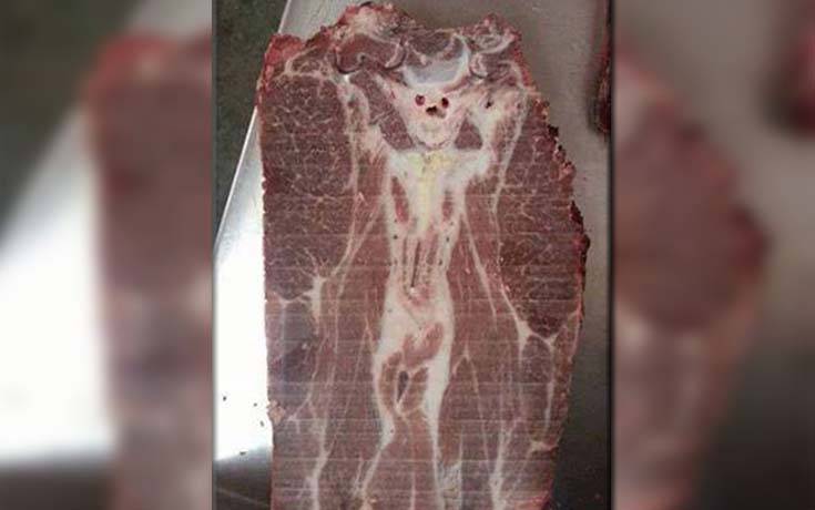 بالصورة: ظهور الشيطان على قطعة لحم!!