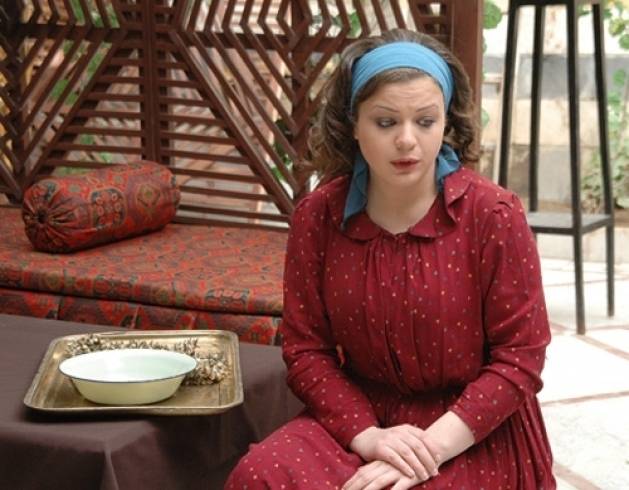 الممثلة “أناهيد فياض” تكشف حقيقة غيابها عن “باب الحارة 8” ومن البديل