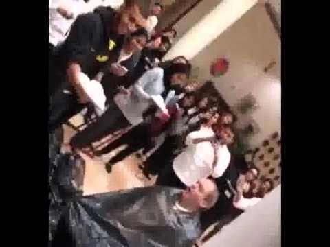 بالفيديو شاهد مادا فعله ابن الملكة أحلام بمدير مدرسته!!