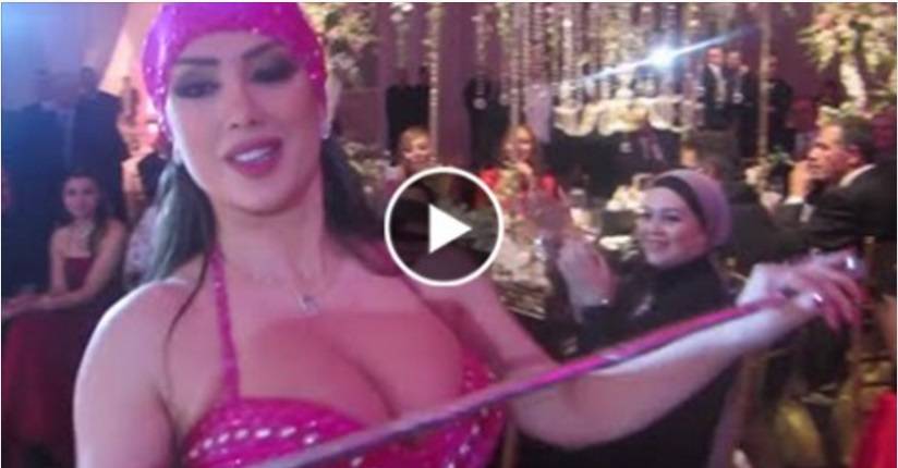 ‏بالفيديو‬: شاهد‬ وصلة رقص مثيرة من الراقصة إليسار!