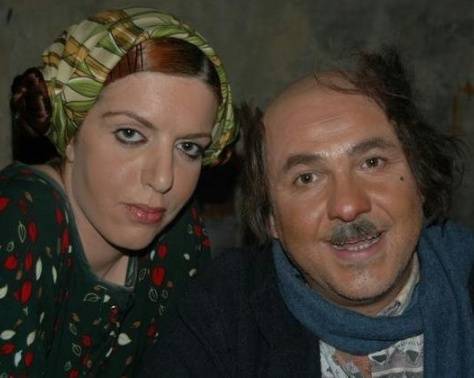بالصورة: خمنّوا من هو الفنّان الشهير زوج أمال سعد الدين "بديعة" في "ضيعة ضايعة"