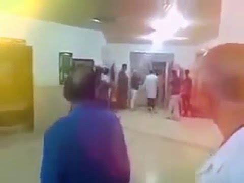 “فيديو”: عراك عنيف داخل مشفى بسبب خلاف على اسم المولود!