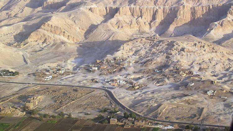 مصر .. مقابر النبلاء تكشف عن أقدم النقوش الصخرية داخلها