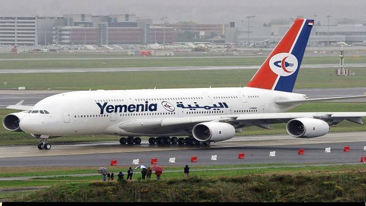 طائرة تقل مقاتلين موالين لهادي تهبط اضطراريا في مطار يسيطر عليه الحوثيون