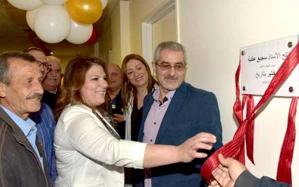 عصام فارس هنّأ رحبة بهذا الإنجاز
عطيّه خلال تسليم البطاقة الصحيّة لأبناء البلدة :
اليد ممدودة للكلّ دون استثناء