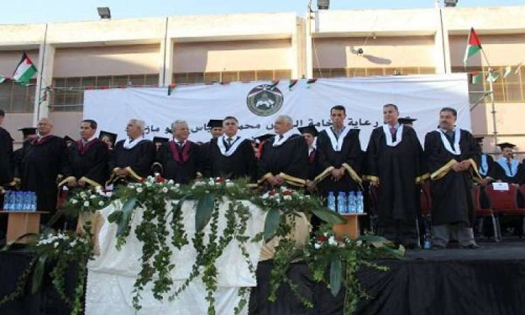 بالفيديو- سقوط منصة حفل تخرج طلاب جامعة القدس المفتوحة في غزة