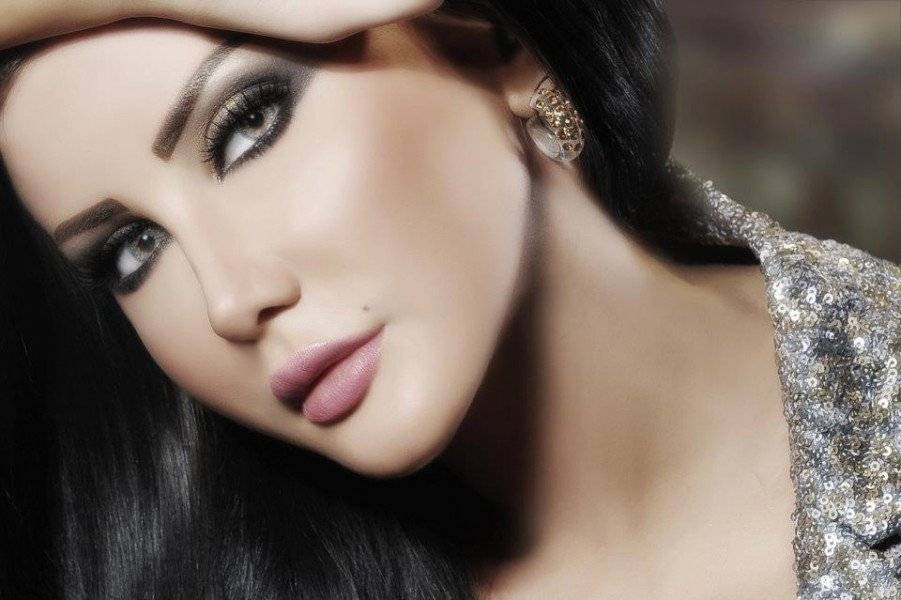 بالصورة- تعرفوا على ابنة جيني إسبر.. هل تشبهها؟