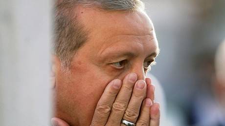 توتر بين أنقرة وبرلين بسبب بث أغنية تسخر من أردوغان (فيديو)