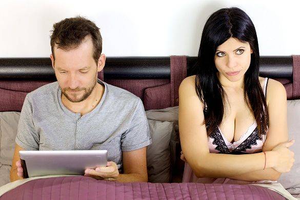 أسباب انجذاب المرأة المتزوّجة الى رجلٍ آخر بحضور زوجها