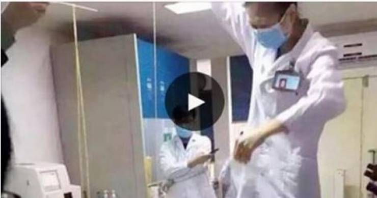 العثور على شىء غريب في أمعاء رجل !! صدم كل من رآه!