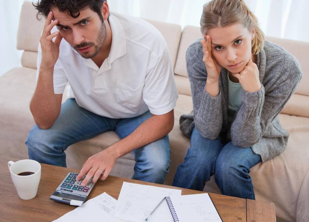 لا تتكبَّدي عناء كشفه... البخيل يفضح نفسه