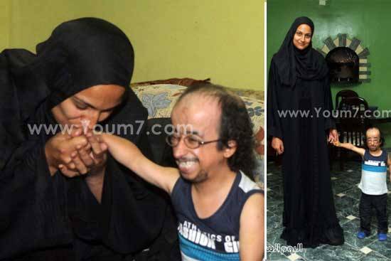 بالفيديو والصور  قصة حب الفنان القزم ” محمد عيد ” وزوجته وفاء اجمل قصص الحب والوفاء