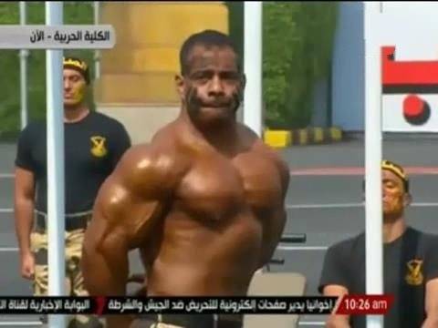 بالفيديو استعراض لقوات الصاعقة المصرية والمظلات.من اقوى الجيوش العربية