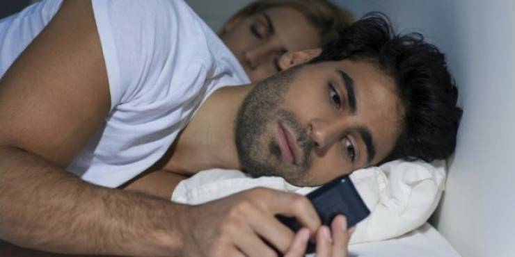 لهذا السبب يخون الرجل شريكته مع أخرى أقل منها جمالاً؟