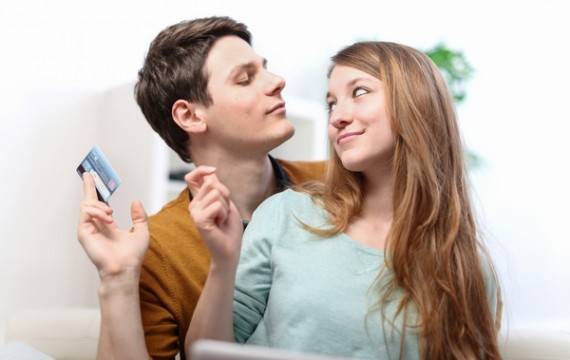هكذا تتعاملين مع زوجك المبذّر