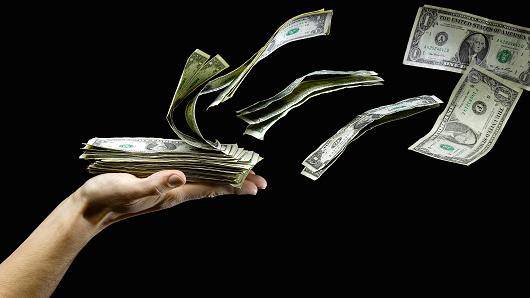 رئيس انفق 15 مليون دولار على مشتريات خاصة فمن هو؟