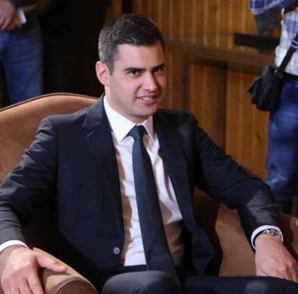 بالصورة: عندما يراقص طوني فرنجية هذه الجميلة!