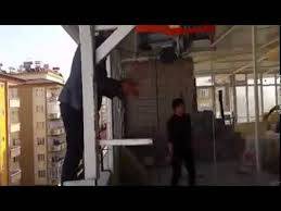 بالفيديو سوري ينتحر بطريقة غريبة في تركيا
